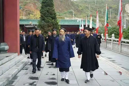 桃花运差的痣相 腰上有痣 嫁不出去不意外