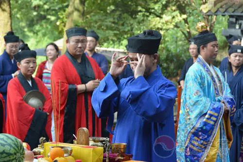单身男女如何招桃花，年底了轻松帮你脱单秘法