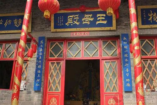 枕头放钱旺财对改运很重要