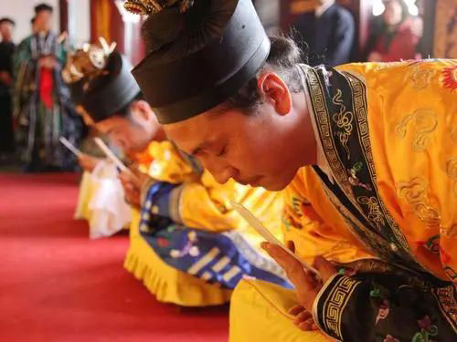 人际关系差的人去做什么可改善 提升桃花运是一种好方法