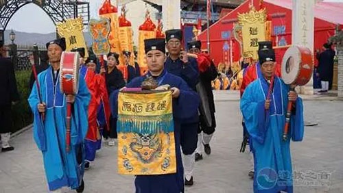 正财生人掌财权为人处事不会偏，偏财人缘最为佳坦诚为人不虚滑