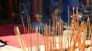 供奉财神烧香需要注意的问题，否则财运不进门