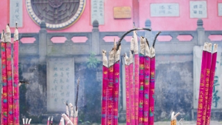 清明节烧纸一定不能拍照，这是对先人的不尊敬