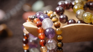 辟邪绳的说法，风水中花绳驱病，红绳辟邪