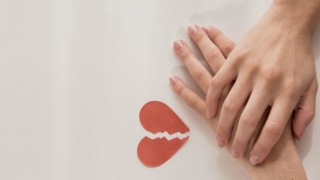 老玉牌和合二仙促进感情的圆满和谐