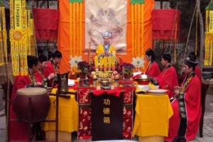 这样的八字命中财库多，注定能成为大富翁