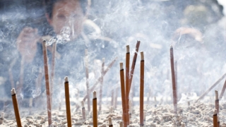 拜佛烧香用的香很讲究你的的一定要看