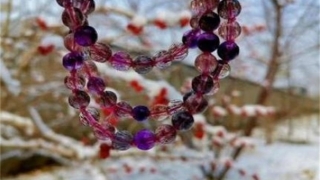 男的佩戴什么招桃花运？戴上它,异性缘拦都拦不住