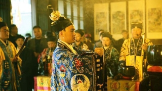 岳飞路过金山寺，道月禅师送他一首保命诗，可惜他临死前才领悟