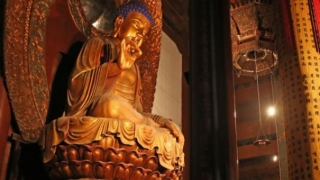 虽然说戴红绳能辟邪,但是也不能随便佩戴