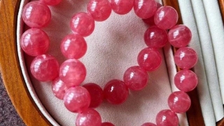 在招桃花上 粉晶和红纹石还有区别?