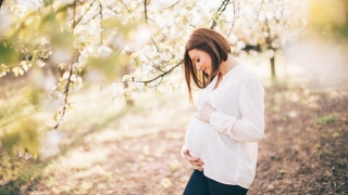 孕妇烧香拜佛需要注意了，怀孕还是不要去烧香