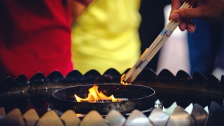 做梦在烧纸钱预示我们的生活发生变化