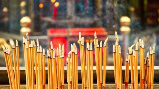 烧香也有技巧？三峰道长告诉你烧香禁忌