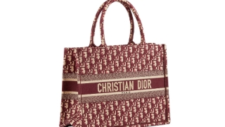 女士手提包颜色与财运，4种颜色招财，3种颜色破财