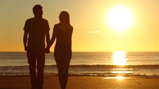 搞婚外情男人的因果报应,让你财运越来越差